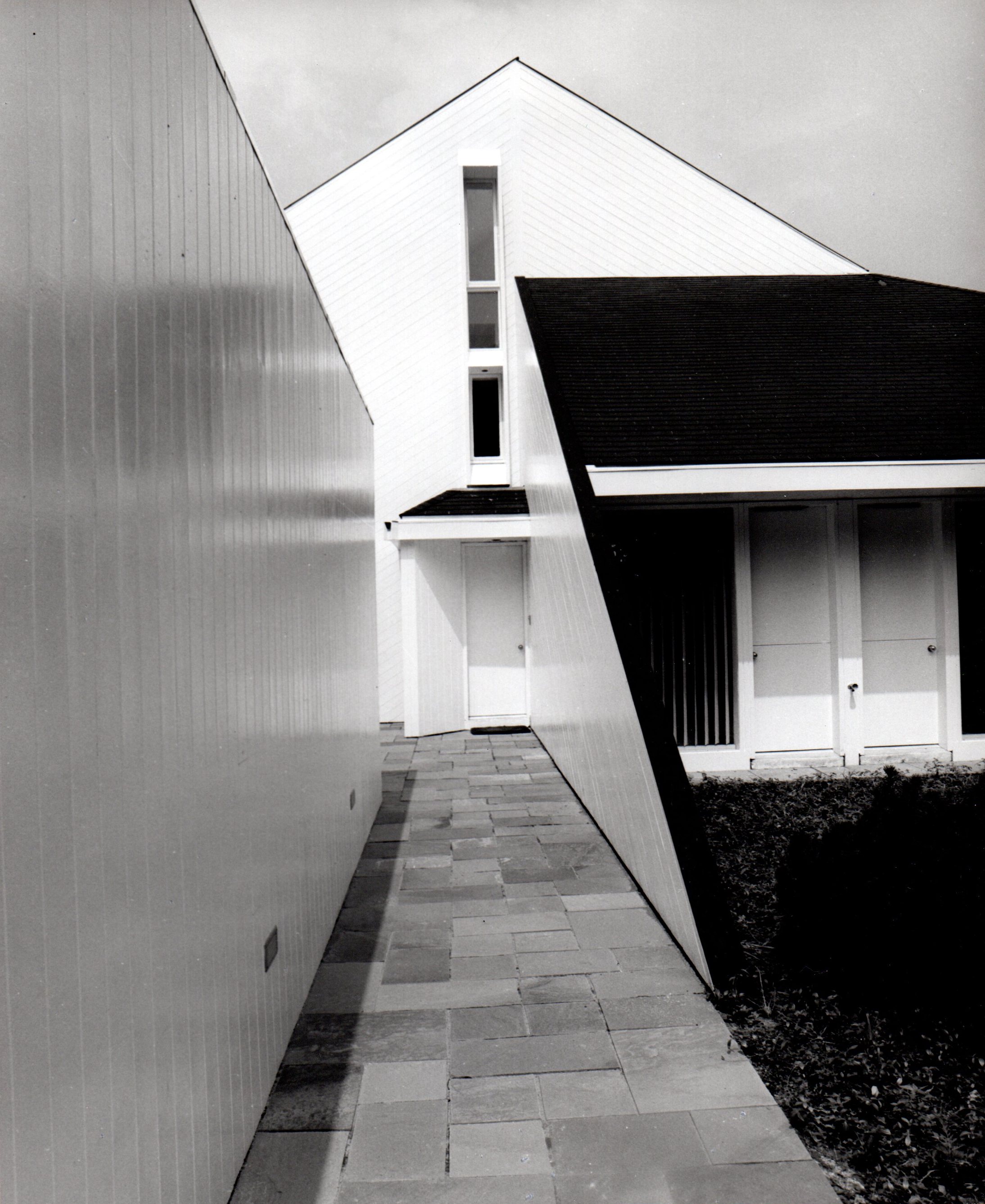 04-Entrance walkway & front door from south